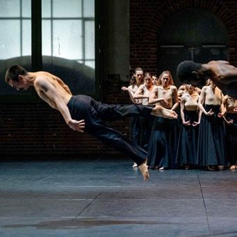 Sasha Waltz & Guests (Foto: Sebastian Bolesch)