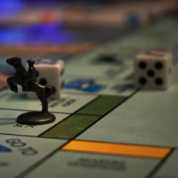 Brettspiel (Foto: Aedrian Salazar/unsplash.com)